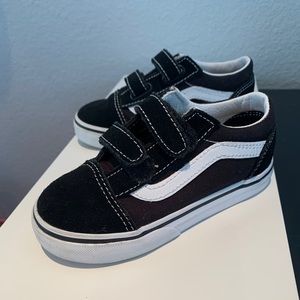 Toddler Unisex Vans shoes (Us Toddler 9)